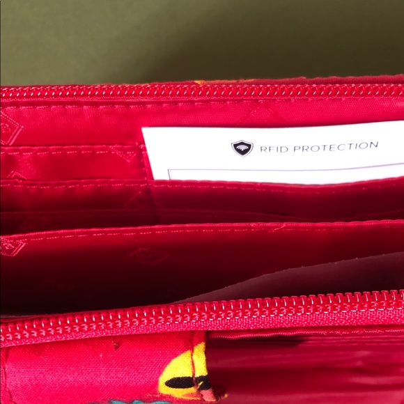 Vera Bradley Vibrant Floral Wallet - Red and Green New - Picture 4 of 5